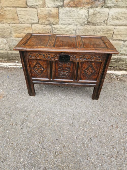 Mid 17thc Original.small Carved Coffer 3 Panelled Lid