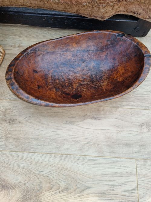 fig 1. ANTIQUE LARGE TREEN BOWL/TRUG