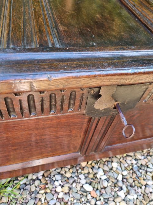 fig 1. ORIGINAL 17THC PANELLED LID OAK  COFFER C1660