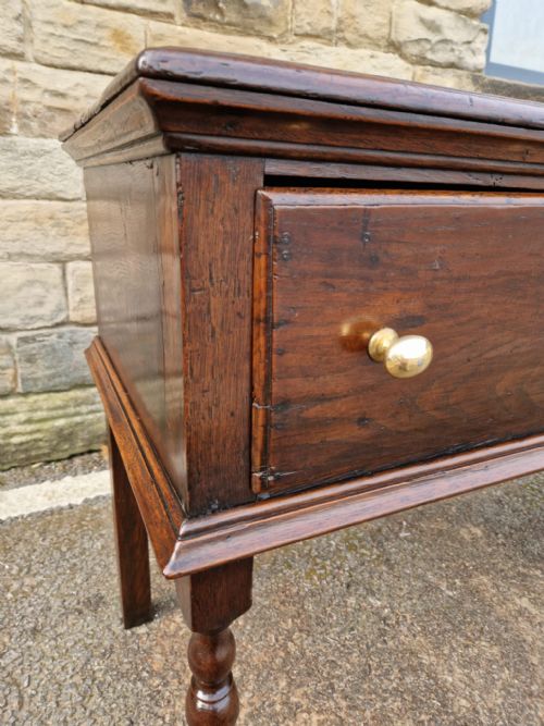 ORIGINAL 18THC OAK DRESSERSERVING BASE ON TURNED LEGS - ADDITIONAL PHOTO 1