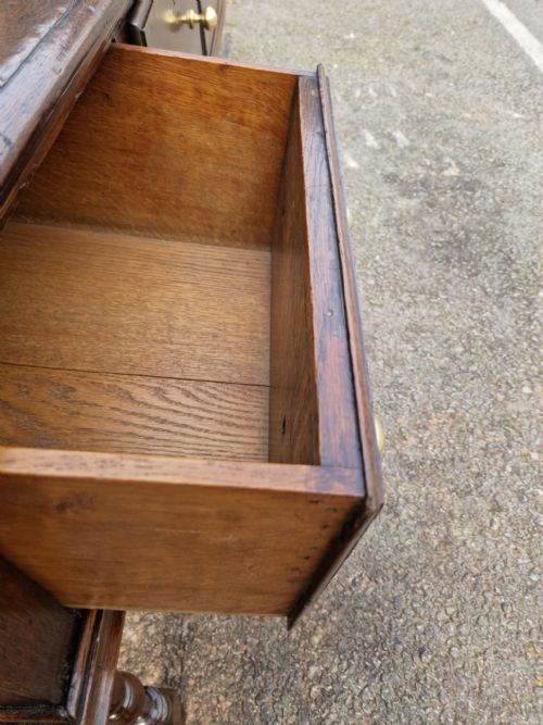 ORIGINAL 18THC OAK DRESSERSERVING BASE ON TURNED LEGS - ADDITIONAL PHOTO 4