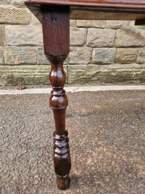 ORIGINAL 18THC OAK DRESSERSERVING BASE ON TURNED LEGS - ADDITIONAL PHOTO 5