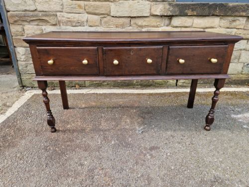 ORIGINAL 18THC OAK DRESSERSERVING BASE ON TURNED LEGS - ADDITIONAL PHOTO 6