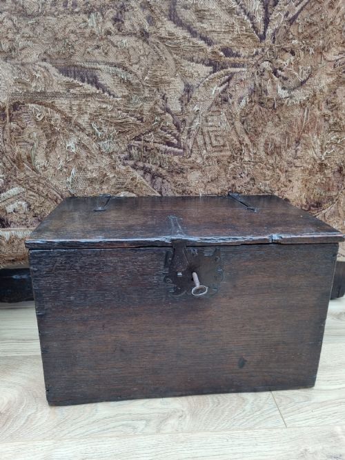 A Simple Small L17thc "Bible" Oak Box 
Ex Jonathan Horne Collection