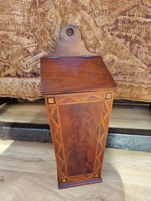 Smart Large  Georgian Mahogany Inlaid Candle Box (Hanging)