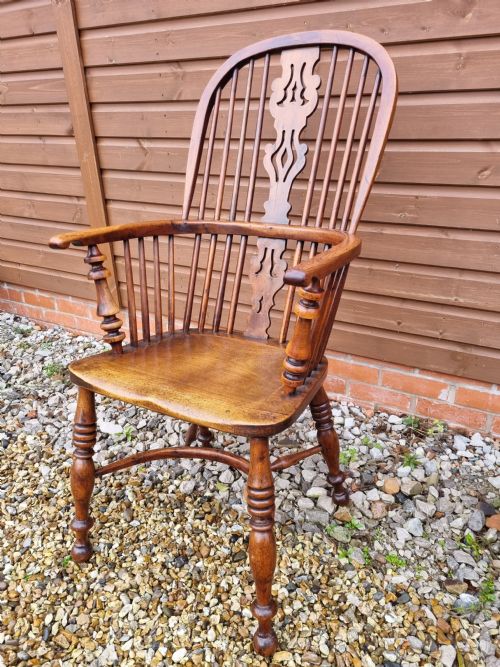 Good Mid 19thc High Back Yew Wood Windsor Armchair Nottingham Area