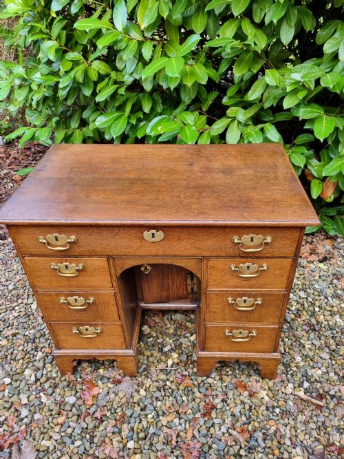 fig 1. SMALL GEORGIAN OAK KNEEHOLE DESK IN ORIGINAL CONDITION C1770