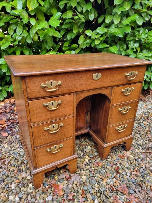 fig 2. SMALL GEORGIAN OAK KNEEHOLE DESK IN ORIGINAL CONDITION C1770