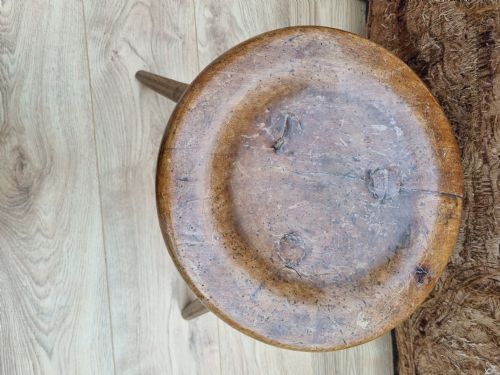 fig 1. 18THC RUSTIC 3 LEGGED DISH TOP STOOL