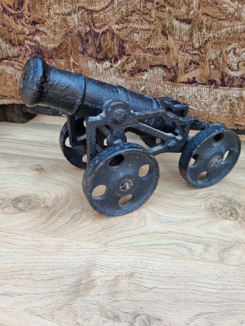 An  Antique Cast Iron Table/model Cannon