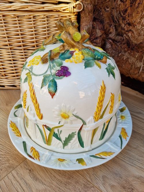fig 1. GEORGE JONES MAJOLICA CHEESE DISH AND BASE C1870