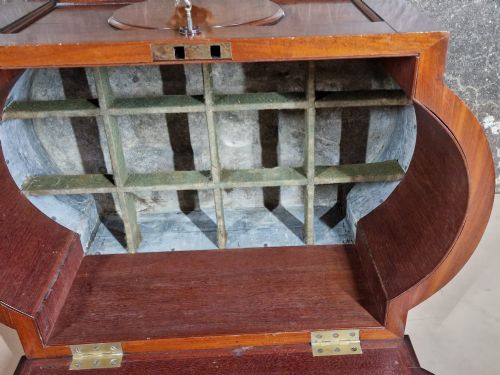 E19THC MAHOGANY WINE COOLER OF LARGE PROPORTIONS - ADDITIONAL PHOTO 2