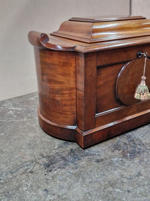 E19THC MAHOGANY WINE COOLER OF LARGE PROPORTIONS - ADDITIONAL PHOTO 4