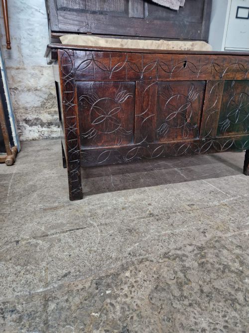 ORIGINAL 17THC SCRATCH CARVED OAKCOFFER C1660 WEST COUNTRY - ADDITIONAL PHOTO 3