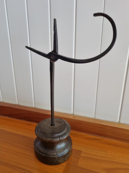 fig 1. 18THC WELSH RUSHLIGHT