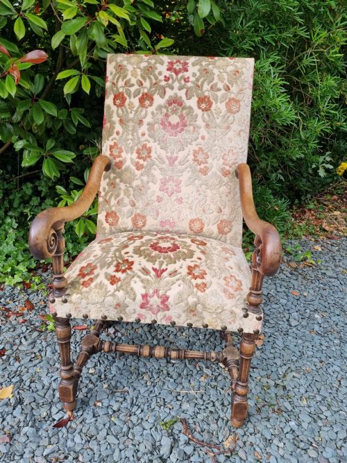 fig 1. LARGE SCALE COUNTRY HOUSE WALNUT ARMCHAIR