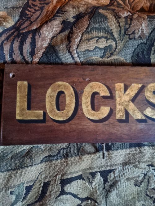 OAK DECORATED LOCKSMITH SIGN - ADDITIONAL PHOTO 1