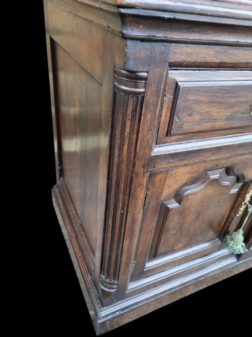 fig 1. A SUPERB 18TH C OAK COUNTRY HOUSE DRESSER BASE C1770