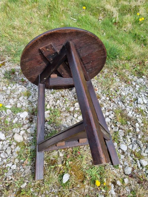 fig 1. A GOOD OAK LATE 18THC/E19THC OAK CRICKET TABLE