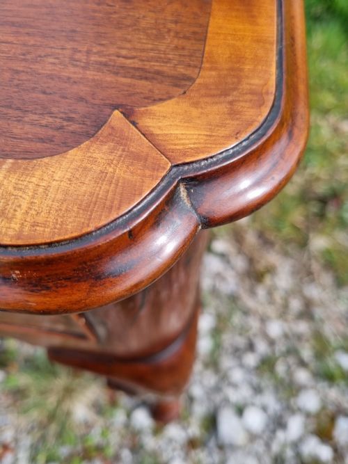 EARLY GEORGIAN SOLID WALNUT AND BANDED LOWBOY - ADDITIONAL PHOTO 1