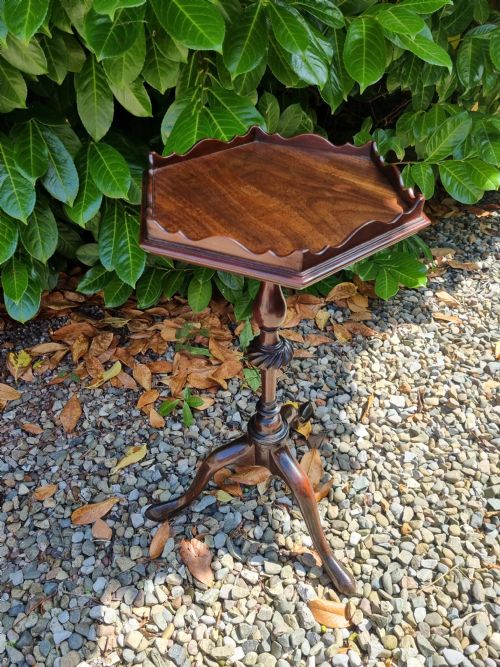 fig 1.  GEORGIAN MAHOGANY KETTLE/TEA STAND IN ORIGINAL CONDITION
