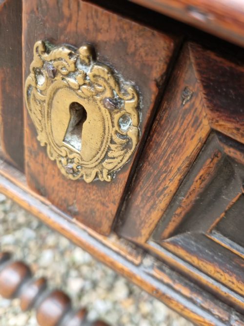 fig 1. 17THC OAK SIDE TABLE WITH DRAWER