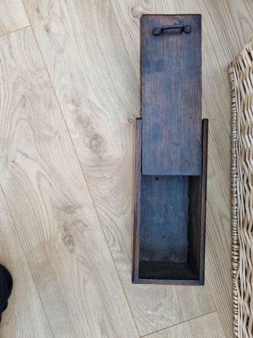 A PRIMITIVE 18THC OAK HANGING CANDLE BOX - ADDITIONAL PHOTO 2