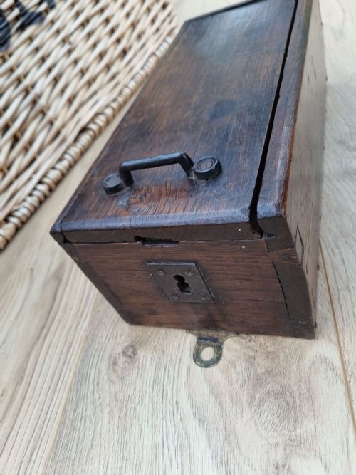 A PRIMITIVE 18THC OAK HANGING CANDLE BOX - ADDITIONAL PHOTO 3