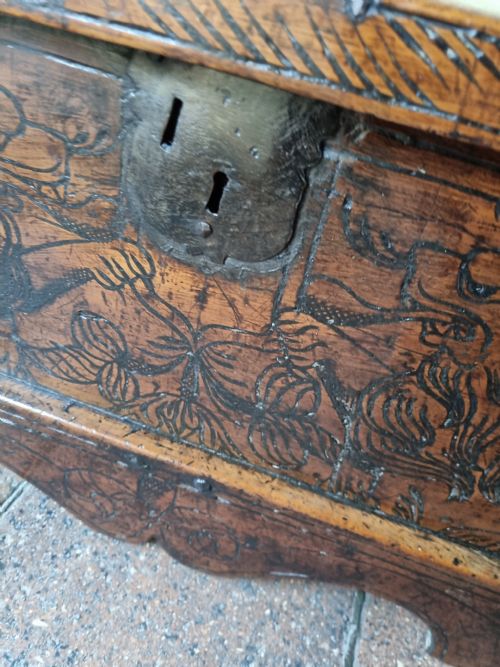 SCARCE ORIGINAL MID 17THC ITALIAN CEDARWOOD COFFER - ADDITIONAL PHOTO 2