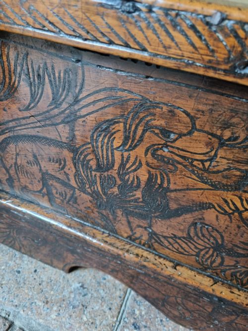 SCARCE ORIGINAL MID 17THC ITALIAN CEDARWOOD COFFER - ADDITIONAL PHOTO 3