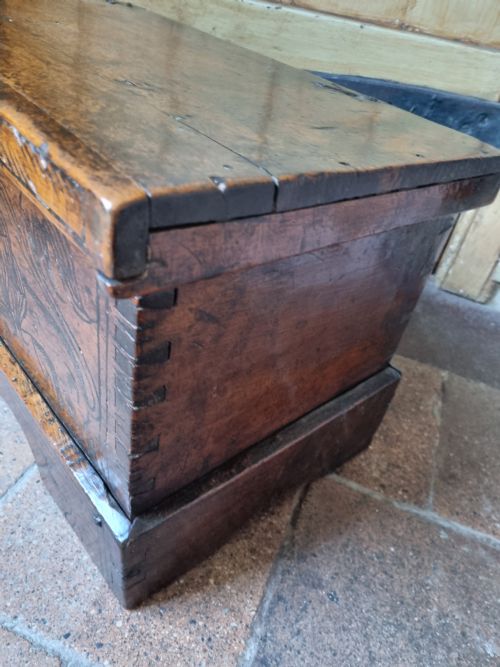 SCARCE ORIGINAL MID 17THC ITALIAN CEDARWOOD COFFER - ADDITIONAL PHOTO 6