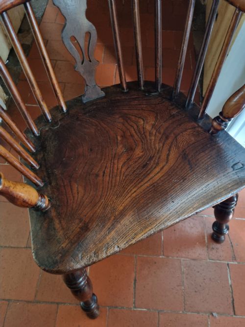 fig 1. A GOOD 19THC YEW WOOD WINDSOR ARM CHAIR