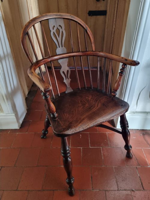 A Good 19thc Yew Wood Windsor Arm Chair