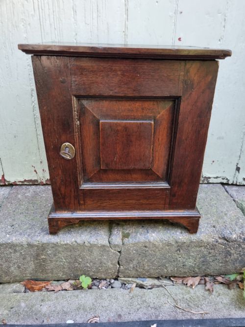 GOOD SMALL 18THC NORTH COUNTRY OAK SPICE CUPBOARD - ADDITIONAL PHOTO 5