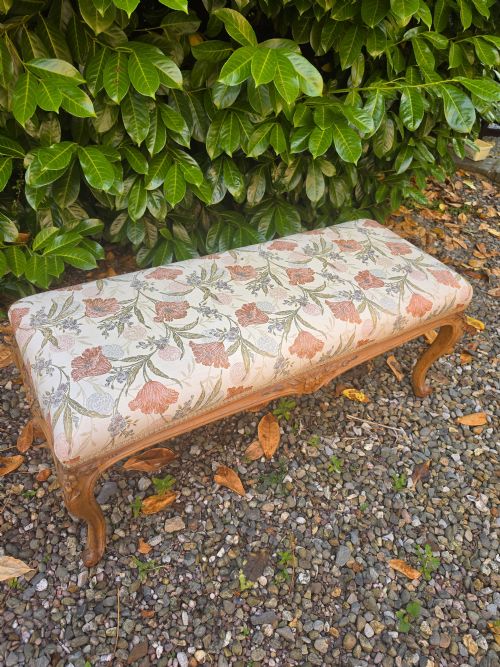 GOOD LARGE 19THC WALNUT CABRIOLE LEG STOOL - ADDITIONAL PHOTO 3