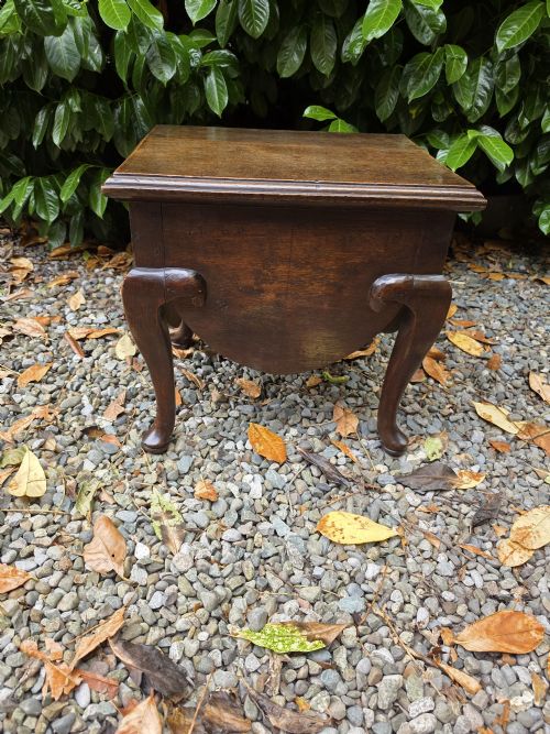 AN E 18THC OAK STOOL ON CABRIOLE LEGS - ADDITIONAL PHOTO 6