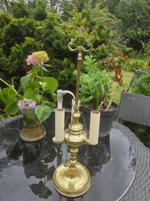 AN UNUSUAL 19THC BRASS STUDENT S LAMP COMPLETE WITH IMPLEMENTS - ADDITIONAL PHOTO 4