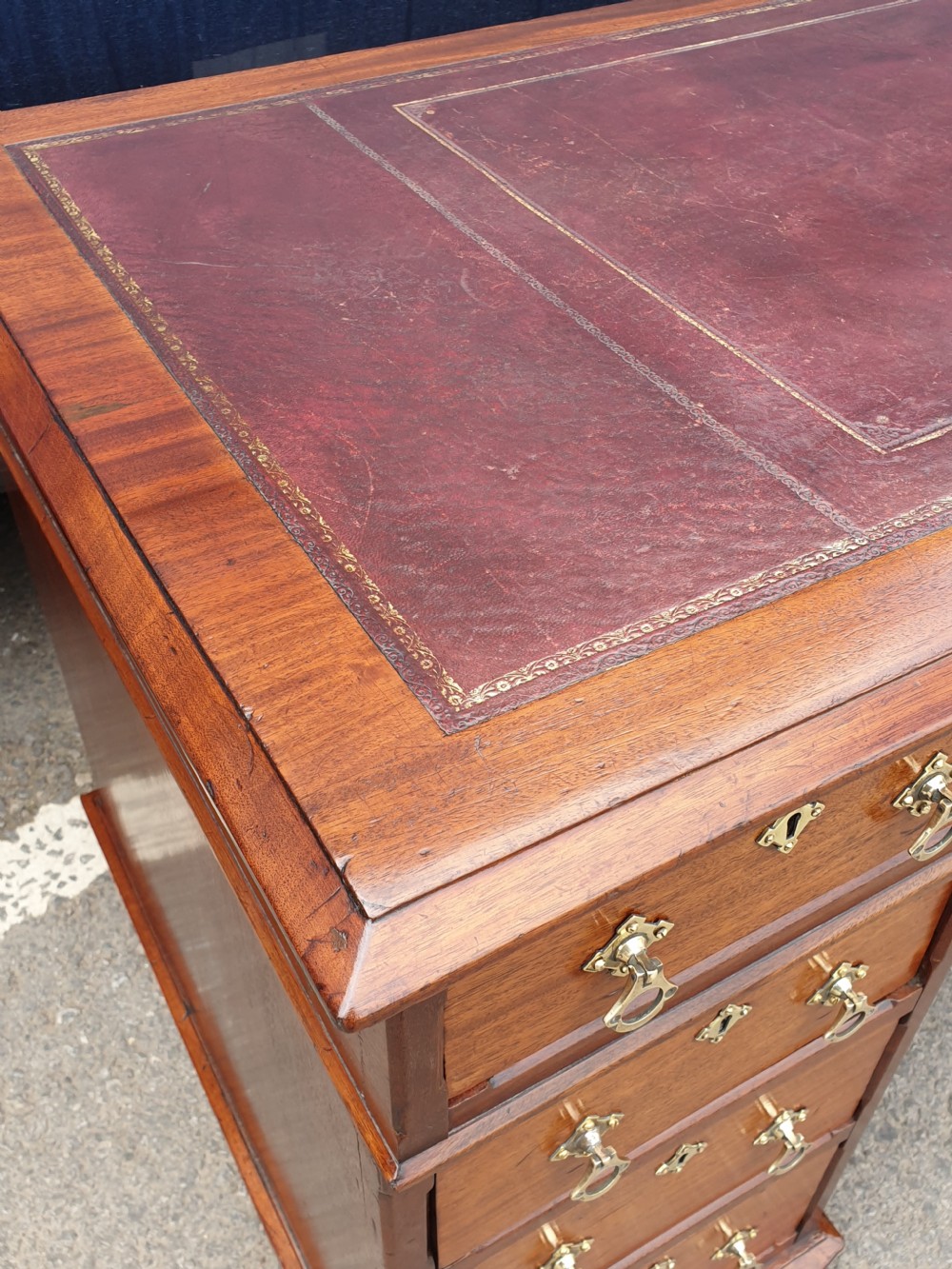  QUALITY ANTIQUE MAHOGANY 3 PART DESK OF MEDIUM SIZE . View VI