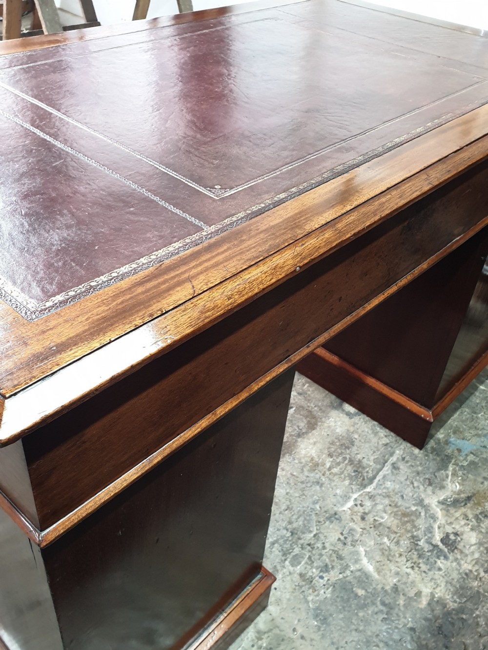  QUALITY ANTIQUE MAHOGANY 3 PART DESK OF MEDIUM SIZE . View VII