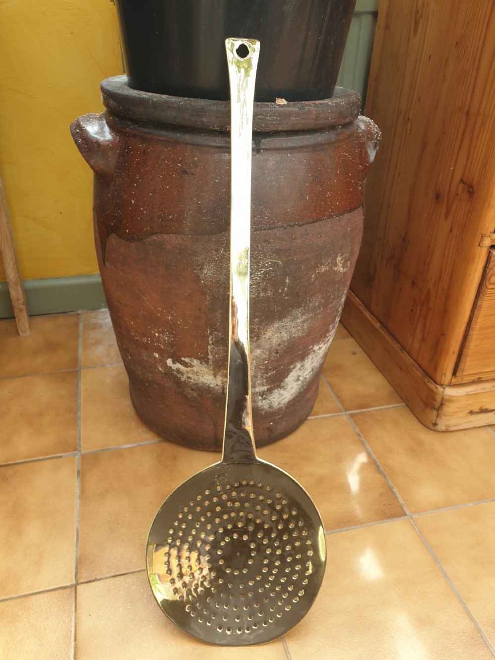 AN 18THC BRASS CIRCULAR SKIMMER IN SUPERB CONDITION