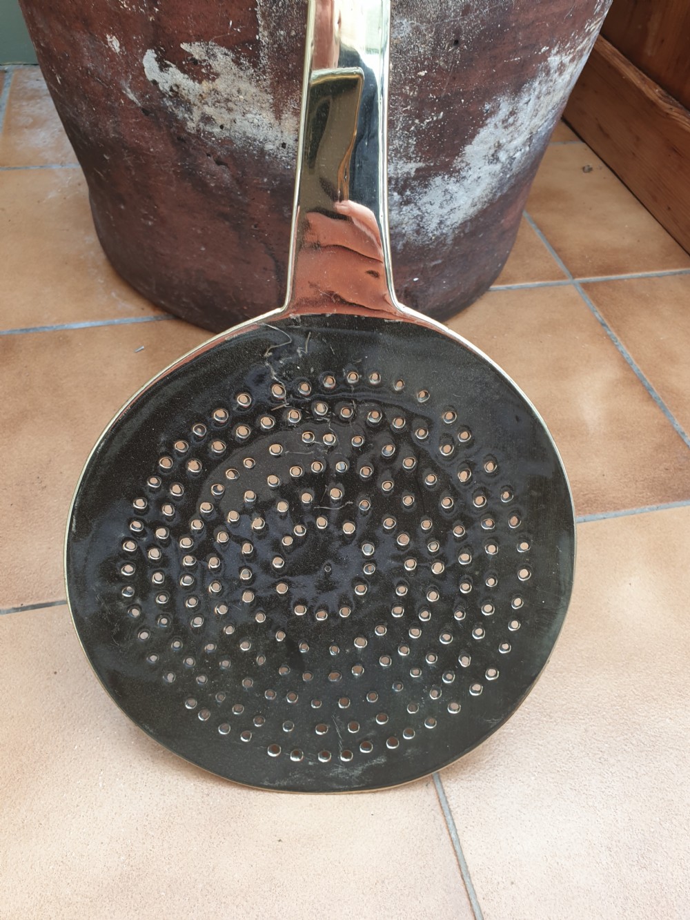 AN 18THC BRASS CIRCULAR SKIMMER IN SUPERB CONDITION View II