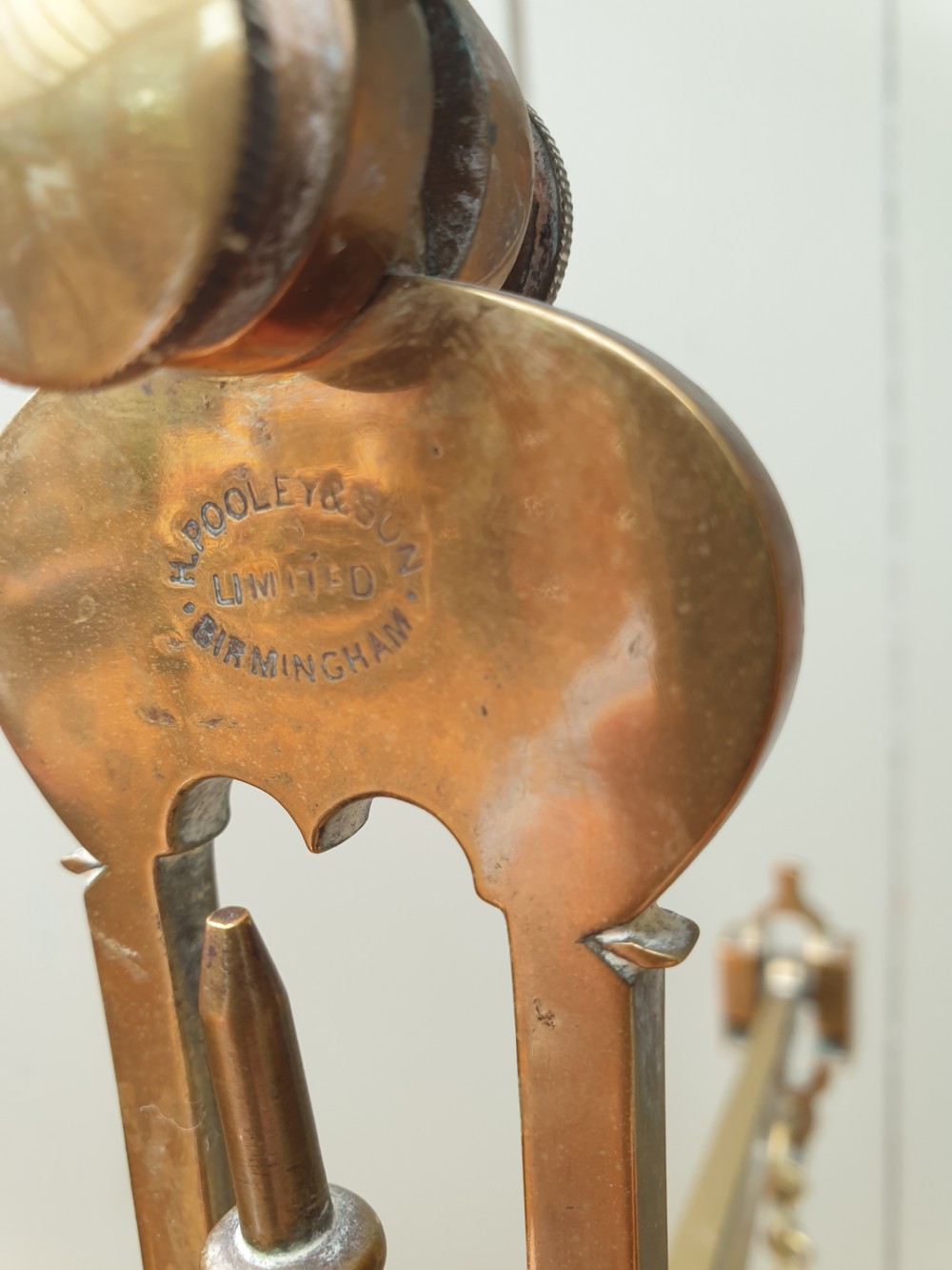 GOOD SET OF 19THC BRASS BANKERS SCALES AND WEIGHTS View II
