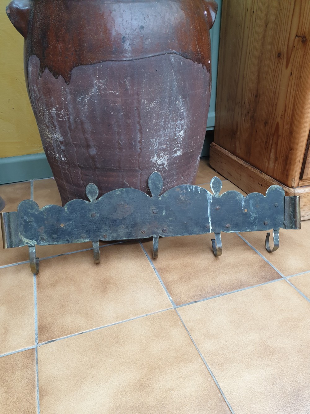 A SCARCE SCOTTISH BRASS ARTS AND CRAFTS WALL COAT HANGER View IV
