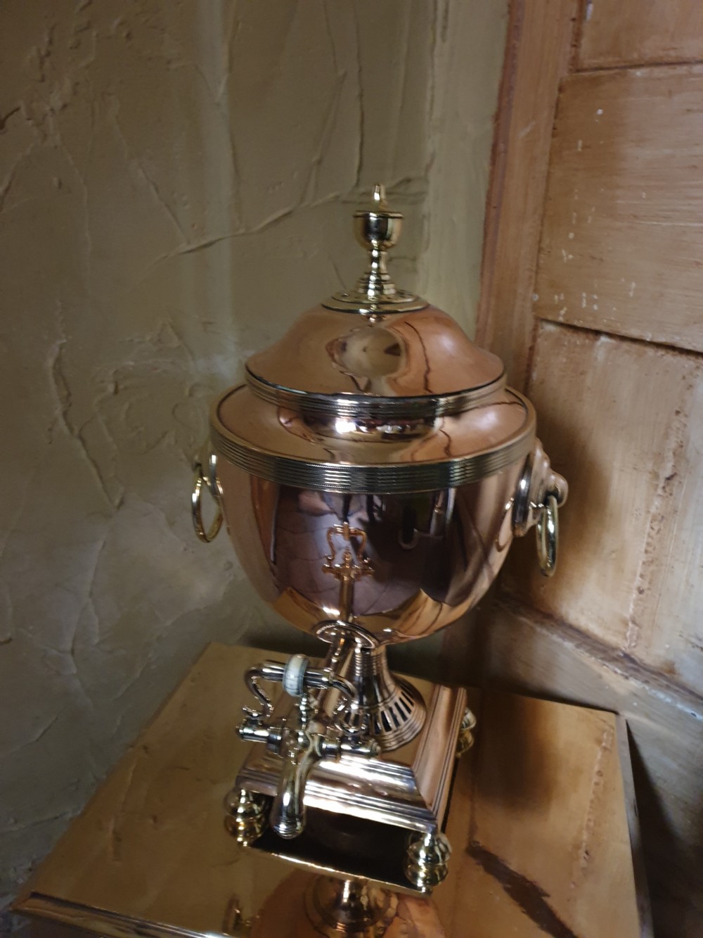 AN ANTIQUE EARLY 19THC COPPER SAMOVAR (HOT WATER) DISPENSER View IV