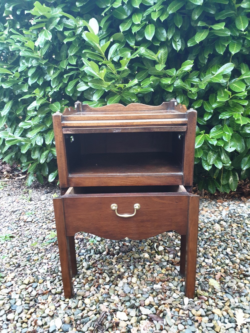 ANTIQUE MAHOGANY BEDSIDE NIGHTSTAND/CUPBOARD  View III