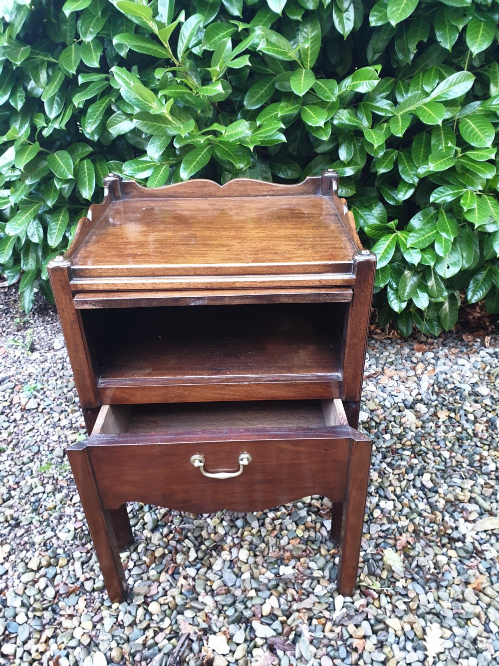 ANTIQUE MAHOGANY BEDSIDE NIGHTSTAND/CUPBOARD  View V