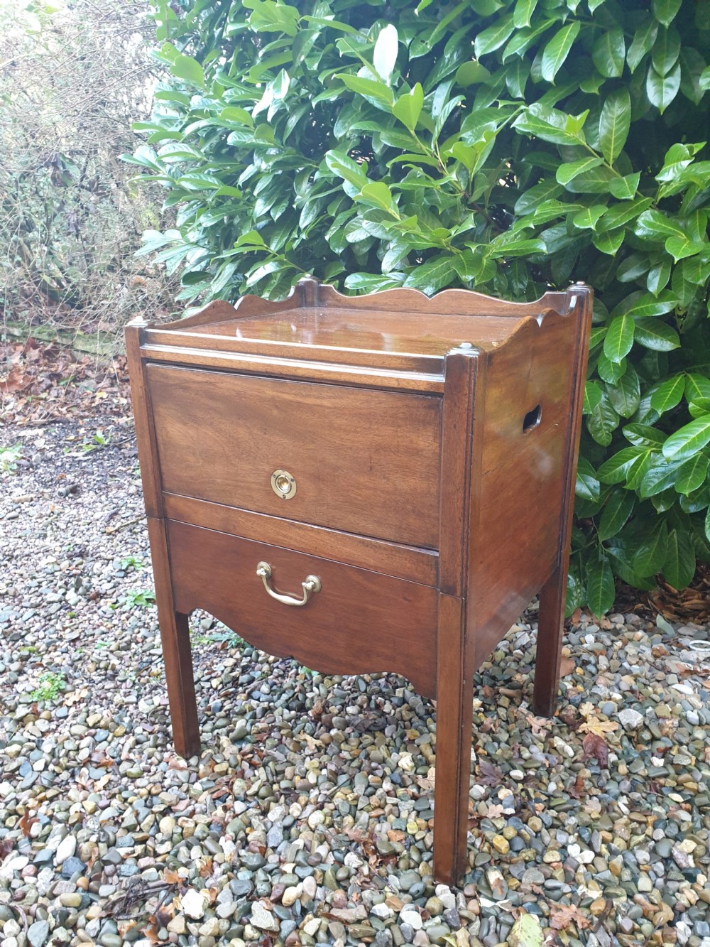 ANTIQUE MAHOGANY BEDSIDE NIGHTSTAND/CUPBOARD  View VI