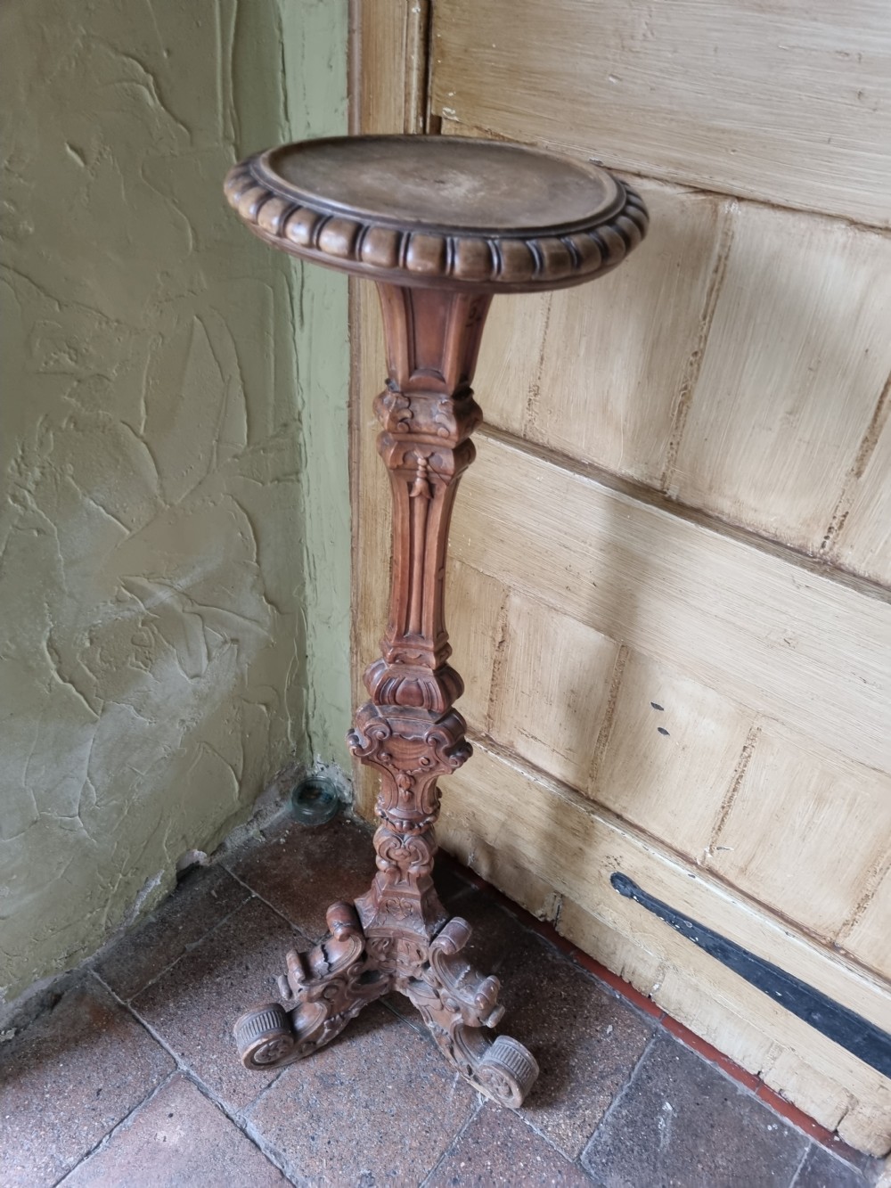 ANTIQUE 18THC ITALIAN CARVED WALNUT TORCHERE STAND View II