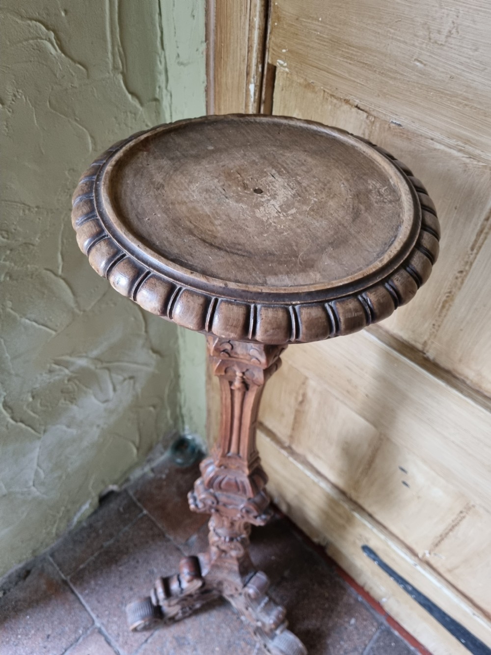 ANTIQUE 18THC ITALIAN CARVED WALNUT TORCHERE STAND View IV