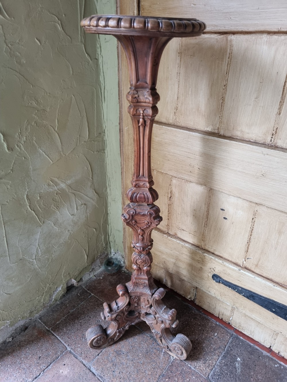 ANTIQUE 18THC ITALIAN CARVED WALNUT TORCHERE STAND View V